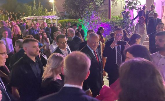 פתח לבאות? לחיצת יד וחיוכים בין שקד לזוג נתניהו