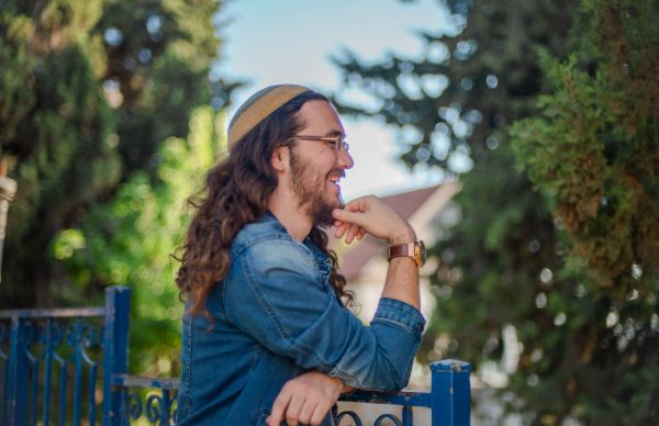 הזמר הדתי אלישיב בנימין בסינגל חדש: "מיוחד"