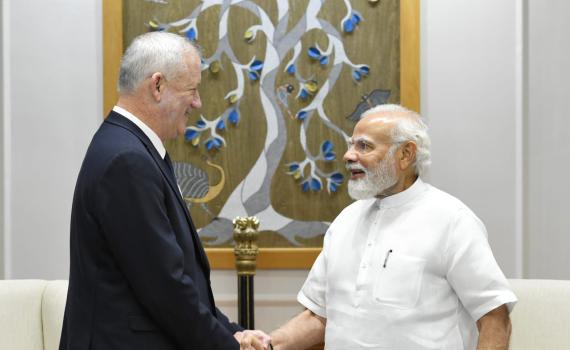 גנץ נפגש עם ראש ממשלת הודו: 'לחזק את יציבות העולם'