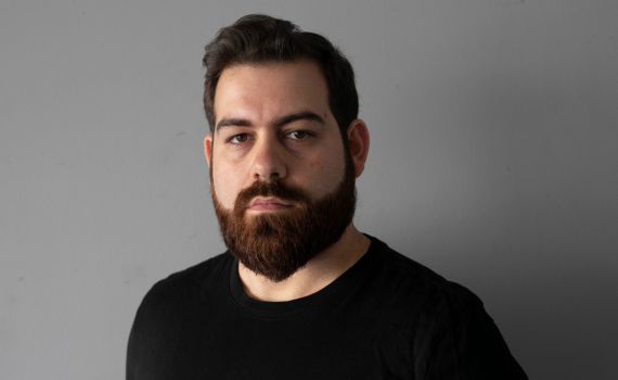 הכתב הסרוג עוזב את 'הארץ' לטובת 'ישראל היום'