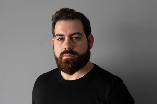 הכתב הסרוג עוזב את 'הארץ' לטובת 'ישראל היום'