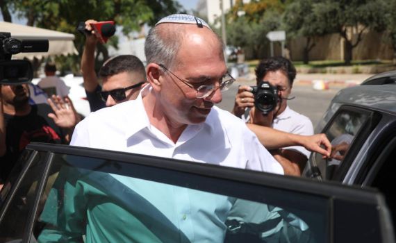 יקבל החלטה? השבוע הדרמטי של ניר אורבך