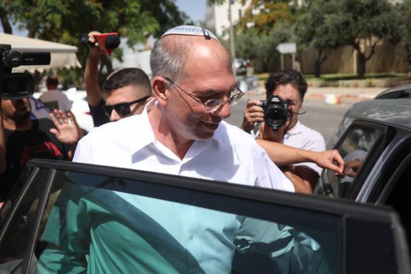 יקבל החלטה? השבוע הדרמטי של ניר אורבך