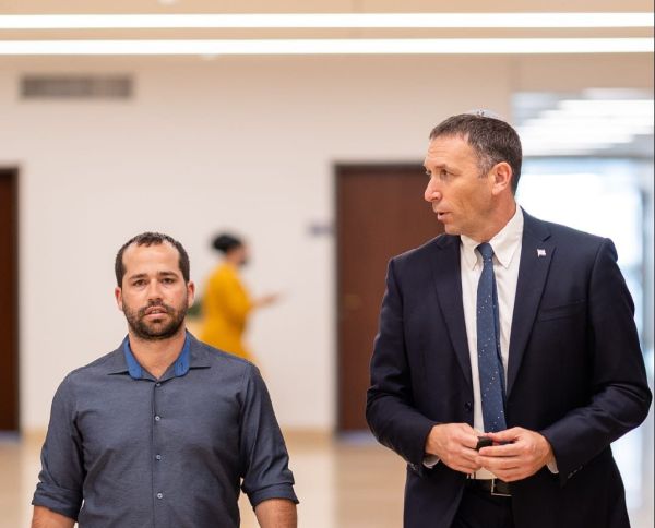 עזיבה נוספת בימינה: דוברו של כהנא מסיים את תפקידו