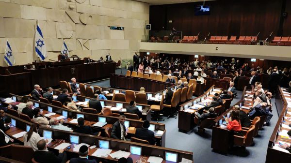 מקיר לקיר: פיזור הכנסת אושר בקריאה טרומית