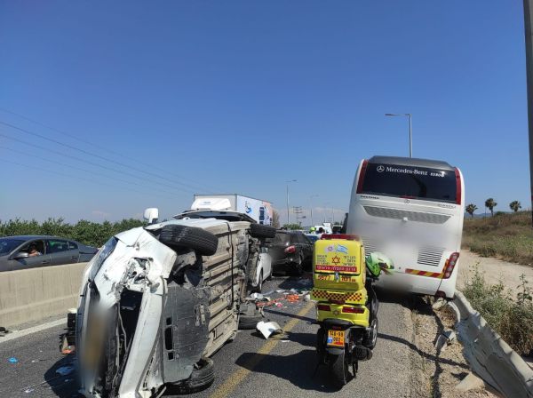 כביש 66: שלושה ילדים נפצעו בתאונה עם משאית