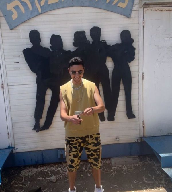 כבר לא חייל: עדן מאירי גוזר חוגר