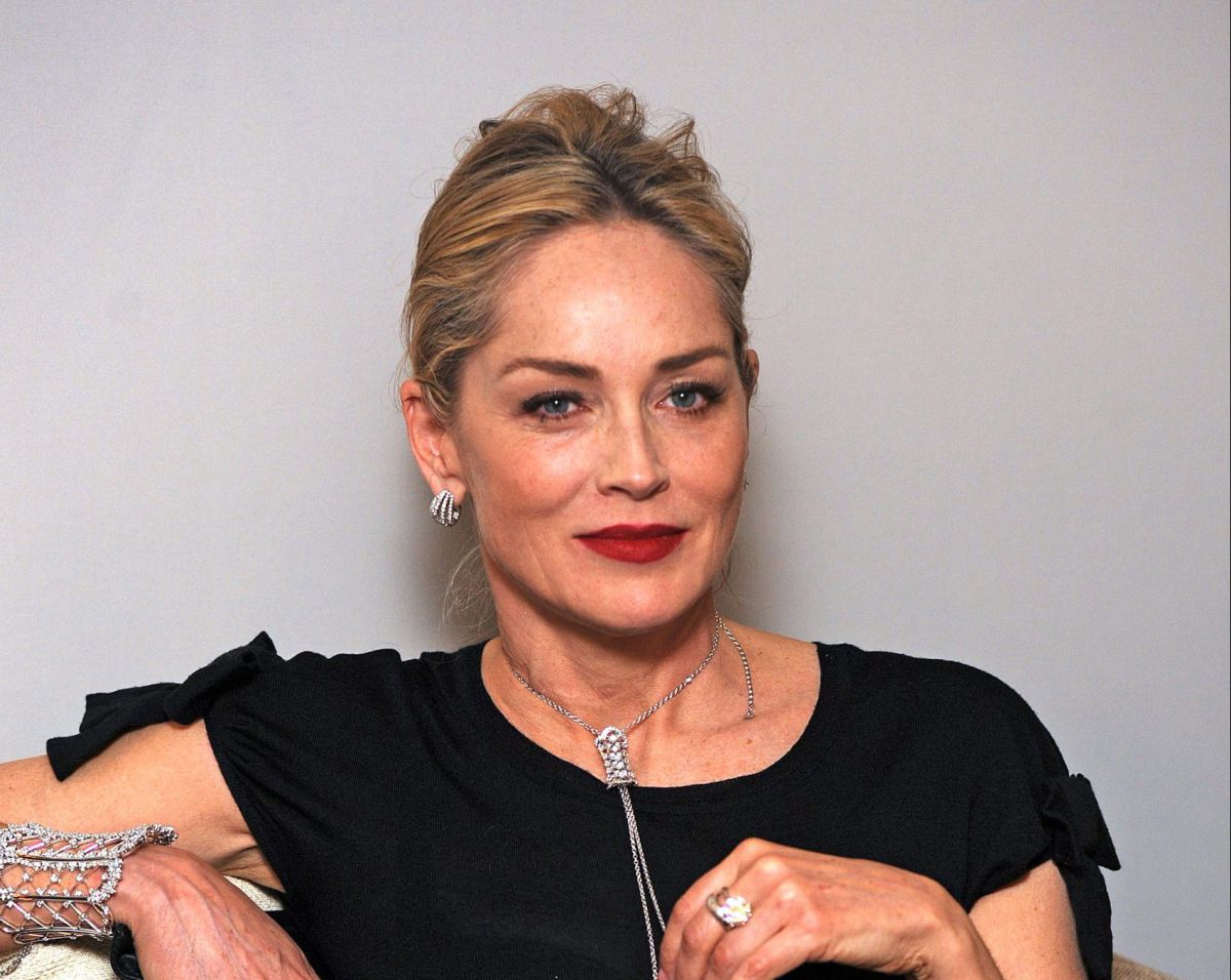 השחקנית שרון סטון חושפת שעברה 9 הפלות טבעיות