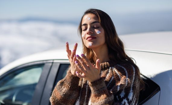 אחת ולתמיד: האם רק בהירי עור צריכים קרם הגנה?