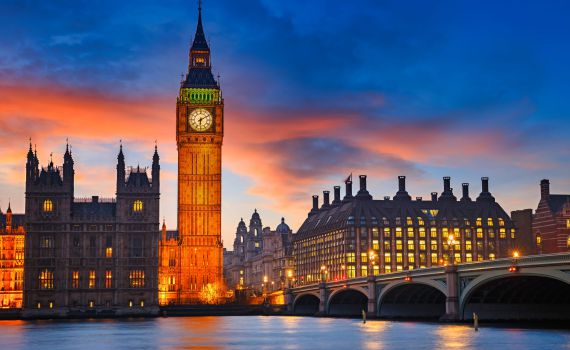 בפעם הרביעית: זה הזמר המושמע ביותר בבריטניה