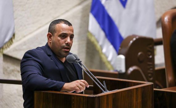 קארה נגד יו"ר ההסתדרות: "גוזל מהעובדים המוחלשים"