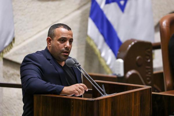 קארה נגד יו"ר ההסתדרות: "גוזל מהעובדים המוחלשים"