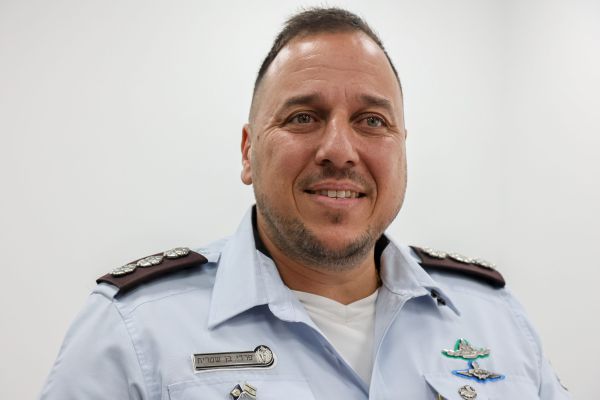 "הסרסור בסוהרות": מפקד הכלא בעדותו: "לא ידעתי"