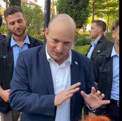 לראשונה מאז ההחלפה: בנט ברחובות תל אביב | צפו