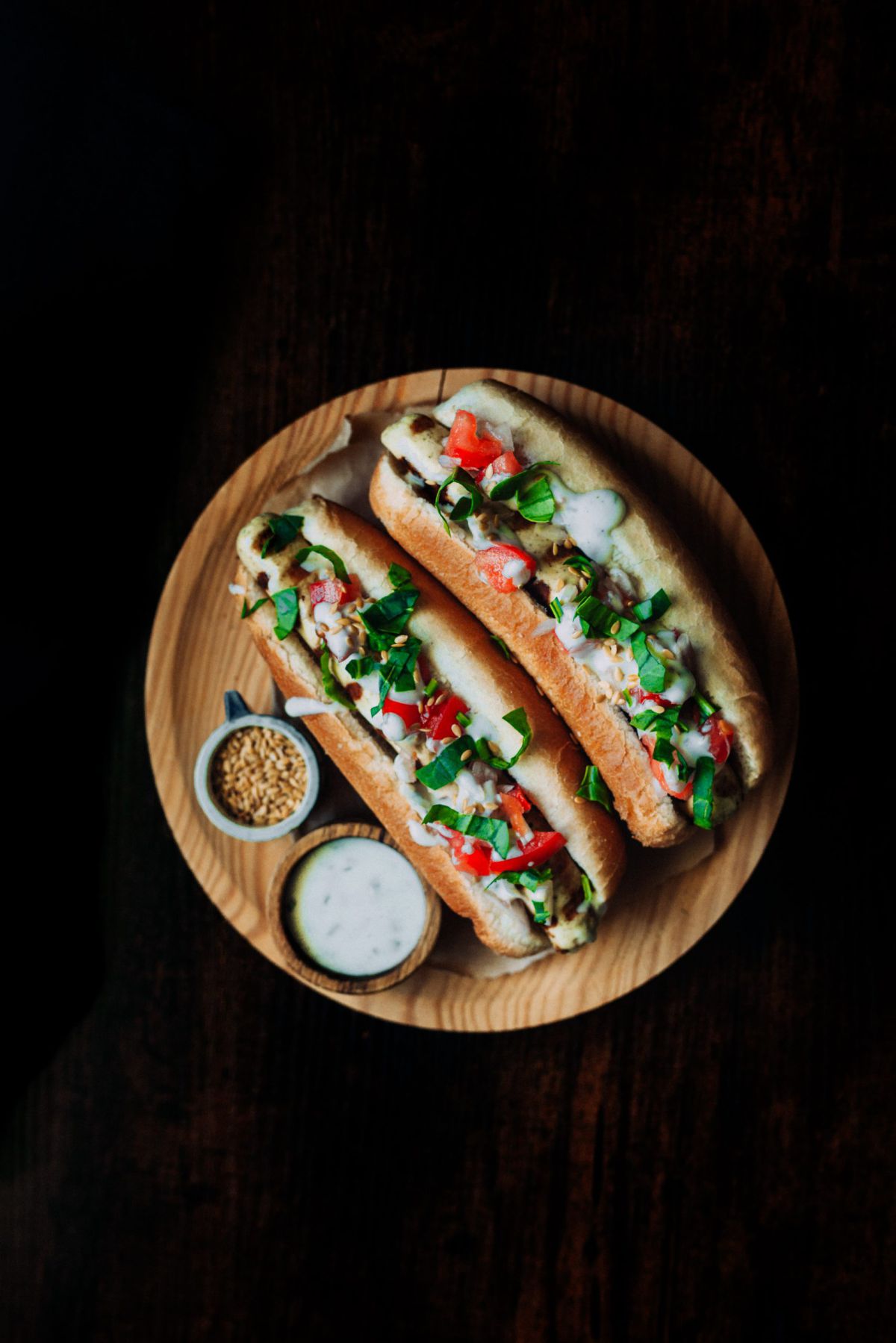 נקניקיות טבעוניות ברוטב אחו-בלנקו