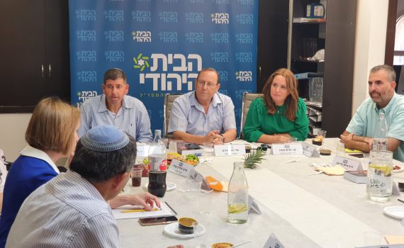 "נרוץ לבד": בבית היהודי מחפשים מועמדים לרשימה