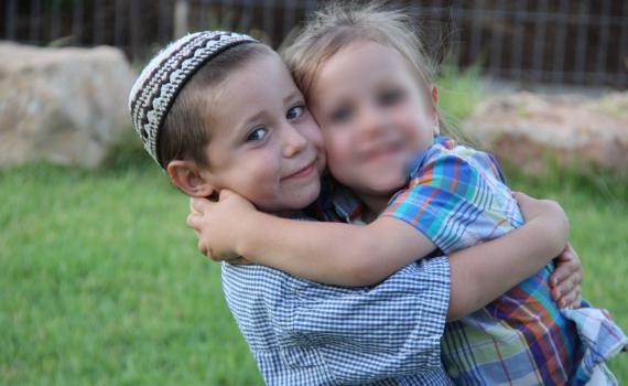 מתן צינמן מובא למנוחות: "התיק שלך מוכן לכיתה א'"