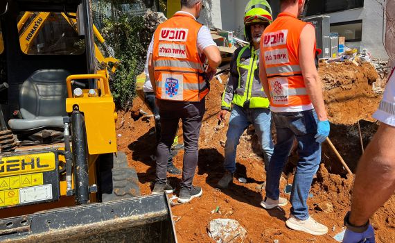 תאונה קטלנית: פועל נהרג מחומה שקרסה בהרצליה