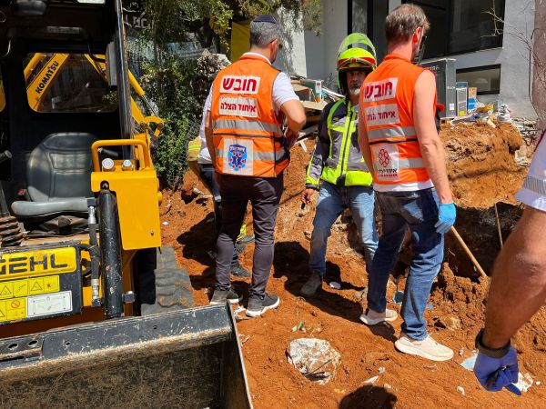תאונה קטלנית: פועל נהרג מחומה שקרסה בהרצליה