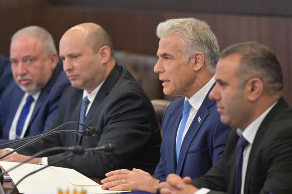 לפיד: "לא יכול להיות שחיילת נאנסת בידי מחבל"