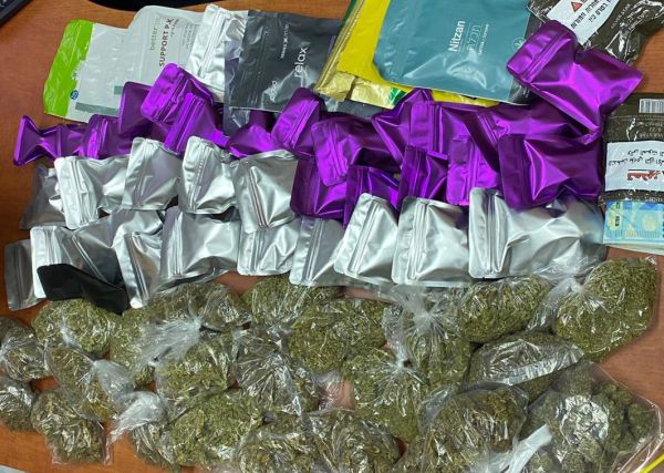 השוטרים הריחו ריח מוזר, במונית נמצא קילו גראס