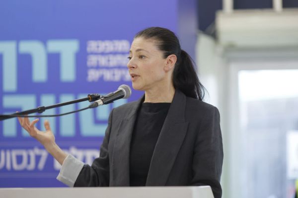 עתירה לבג"צ נגד מיכאלי: הפעילי הרכבת בשבת