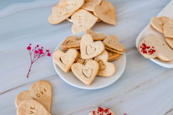 לקראת ט"ו באב: עוגיות לב טבעוניות משקדים