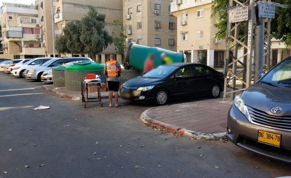 אשדוד: פח מוטמן נפל על פועל אשפה; מצבו בינוני