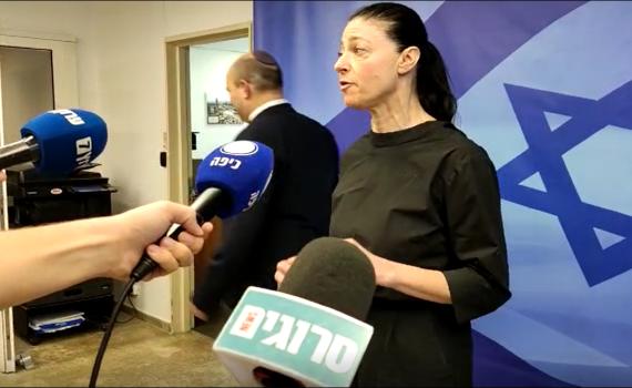 בזמן שמיכאלי מדברת: כך בנט חמק מהעיתונאים