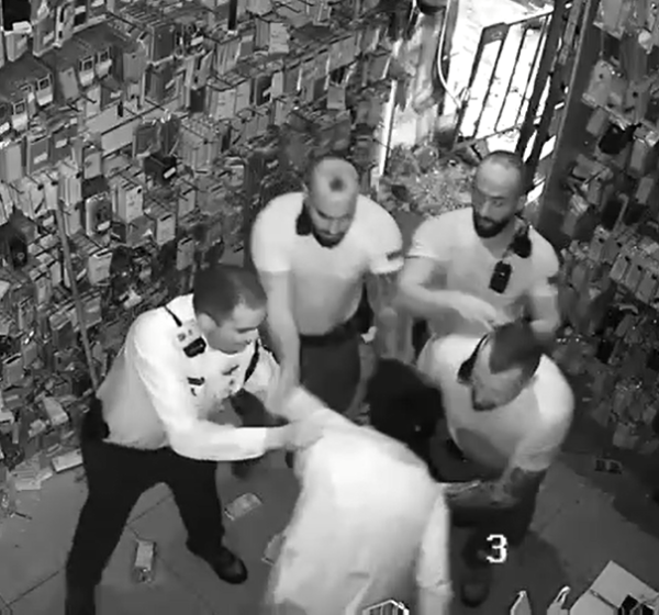 מזעזע: רב הותקף קשות ע"י שוטרים בבני ברק | צפו