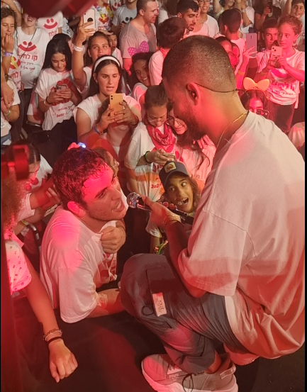 מרגש: נער מ'קו לחיים' שר עם עדן חסון | צפו