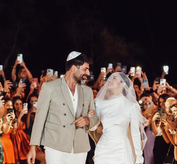 רותם כהן התחתן, ושמלת הכלה של אשתו הייתה וואו
