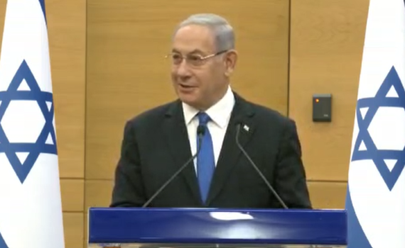 עוד לא התרגל? צפו: נתניהו "שכח" מי נשיא ארה"ב