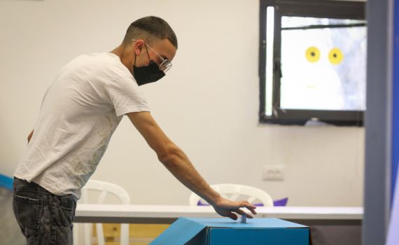מפתיע | סקר מגלה: למי בני 18-25 יצביעו בבחירות