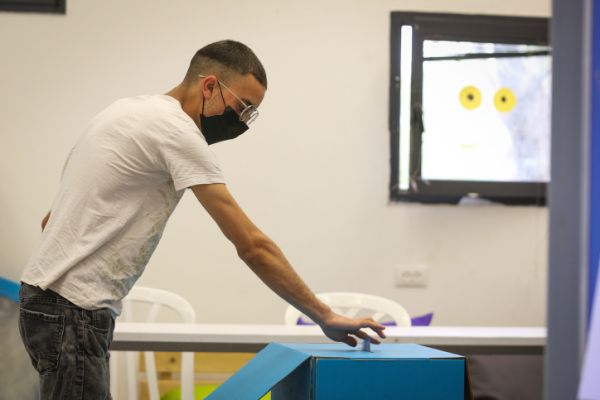 מפתיע | סקר מגלה: למי בני 18-25 יצביעו בבחירות