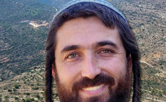 פעיל הימין הסרוג הודיע על התמודדות בציונות הדתית