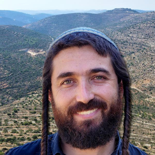 פעיל הימין הסרוג הודיע על התמודדות בציונות הדתית