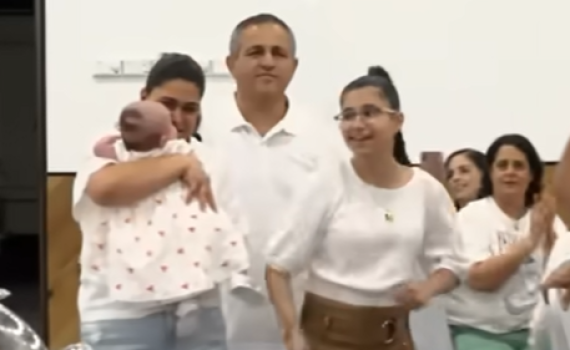 בגיל 50 | אחרי שאיבדה שתי בנות – רונית ילדה בת