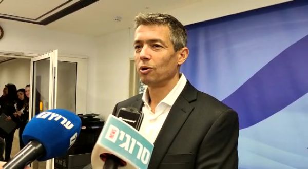 יועז הנדל: "אבו מאזן מדבר בשפה כפולה"