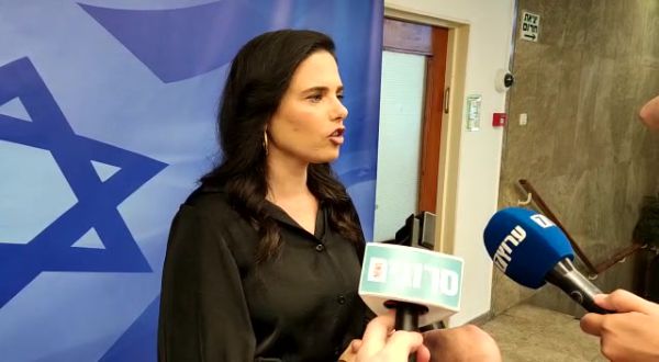 שקד תוקפת: "אני תוהה מה נתניהו יגיד לביידן"