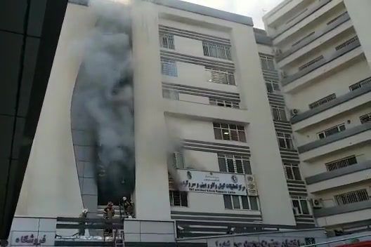 טהרן: בית חולים עולה באש; עשרות חולים כלואים | צפו