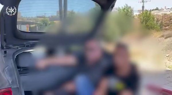 ניסו להבריח שוהים בלתי חוקים בתא המטען ונתפסו