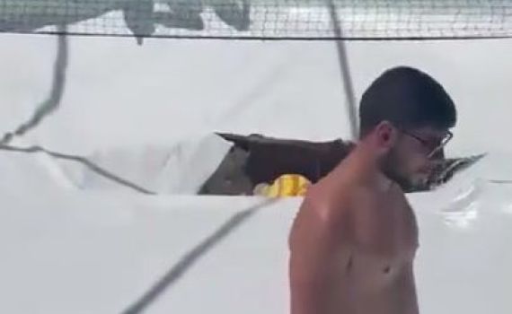 רגעי האימה: צפו בבולען נפער במהלך מסיבת הבריכה