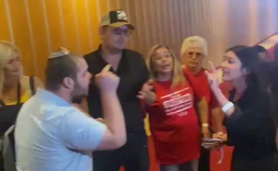 צפו: הדר מוכתר בוויכוח סוער מול צעיר סרוג