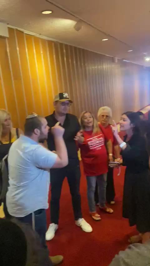 צפו: הדר מוכתר בוויכוח סוער מול צעיר סרוג