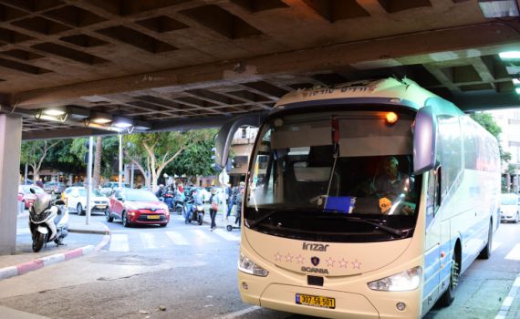 40 נשים ננעלו בתוך אוטובוס; חלקן התעלפו