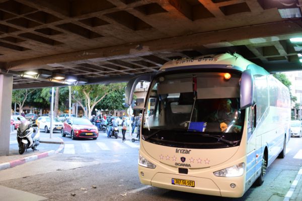 40 נשים ננעלו בתוך אוטובוס; חלקן התעלפו