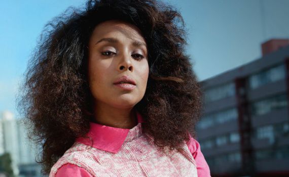 כוכבת הגרוב מפתיעה שוב: סינגל חדש לאסתר רדא