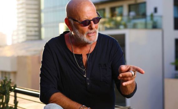 אחרי שכמעט פרש | אריק סיני בסינגל חדש: "אני כאן"