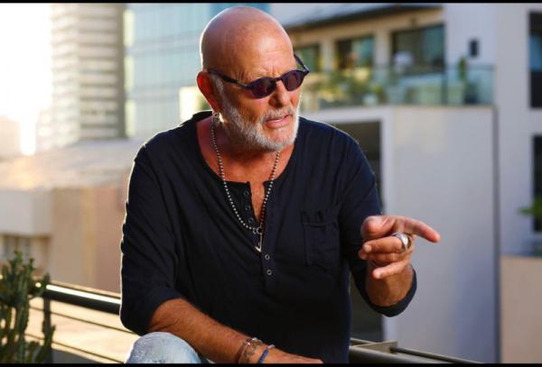 אחרי שכמעט פרש | אריק סיני בסינגל חדש: "אני כאן"